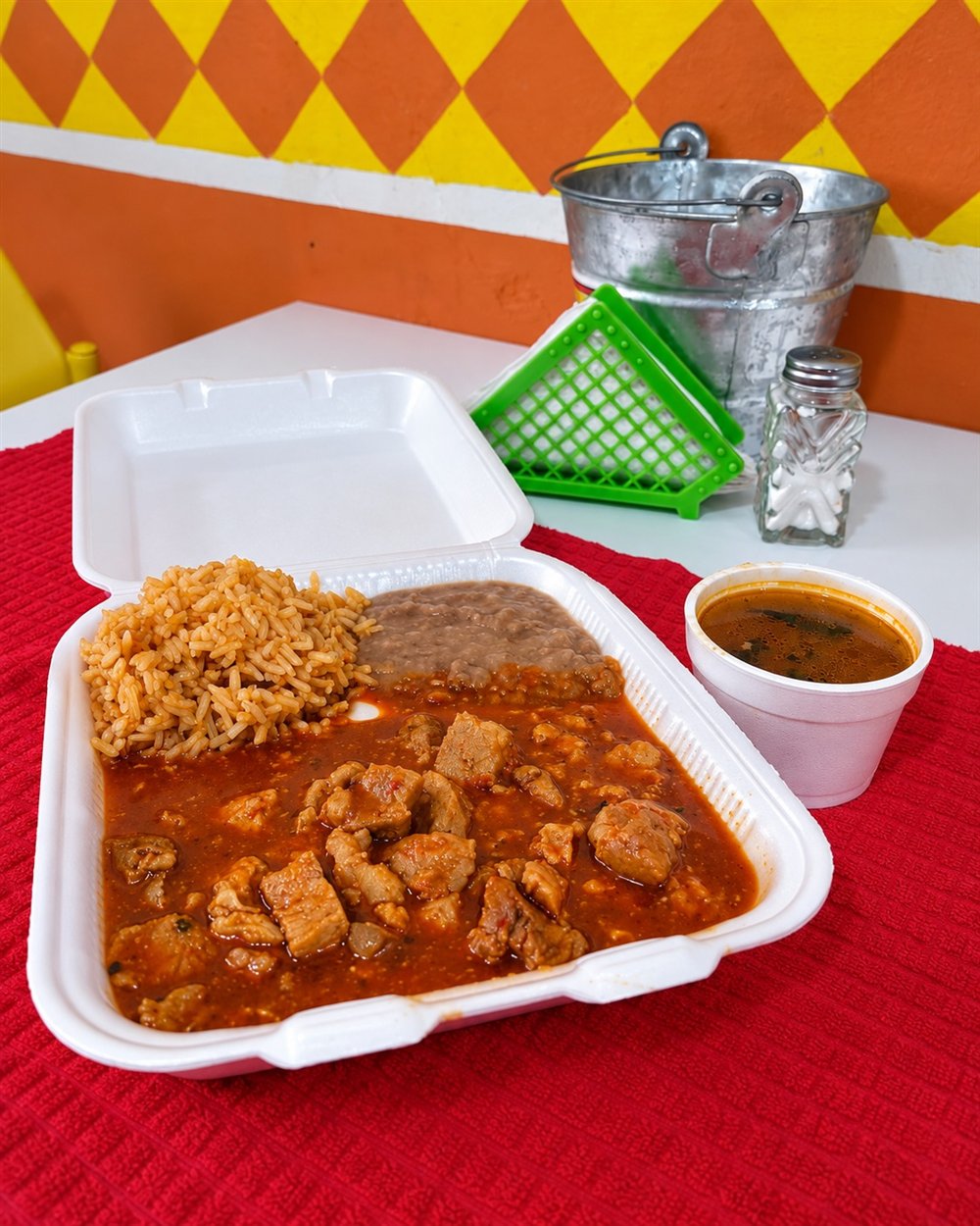 Asado de puerco con arroz y frijoles
